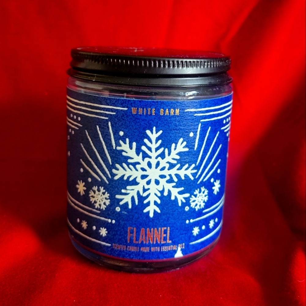 White Barn Flannel Scented Candle